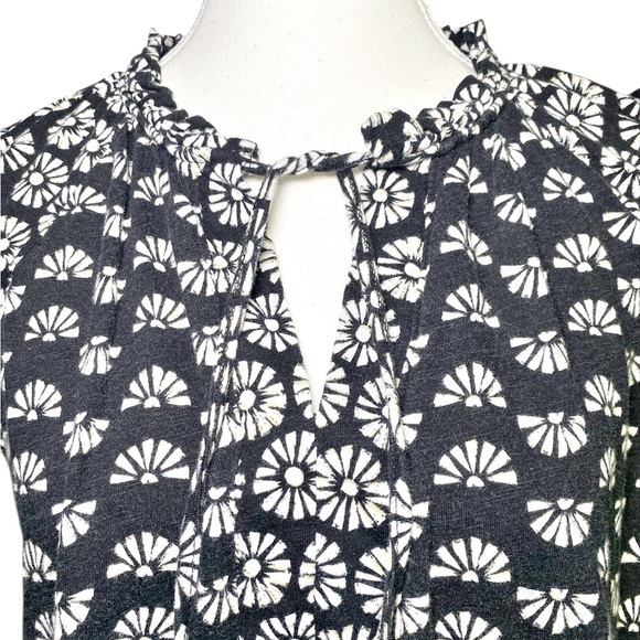 Wonderly Black and White Floral Blouse - Picture 4 of 12